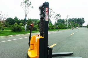 電動(dòng)堆高車(chē)不能起升怎么辦？