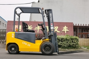 電動(dòng)叉車(chē)和內(nèi)燃叉車(chē)，如何選擇？